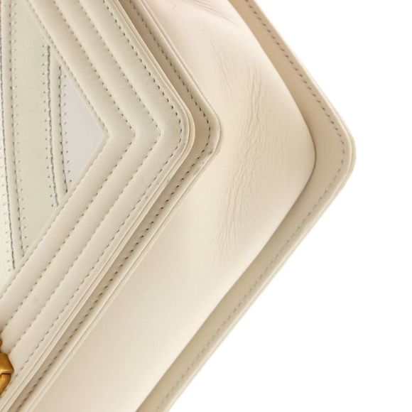 Chanel Boy Flap Bag Chevron Caviar and Calfskin New Medium White - Picture 6 of 7